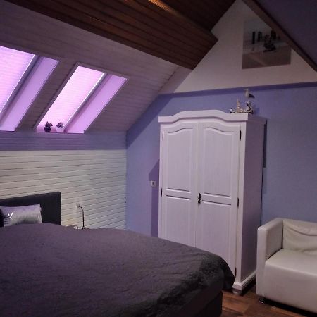 Ferienwohnung "Kunterbunt" Mit Burgblick Und Dachterrasse Monschau Bagian luar foto