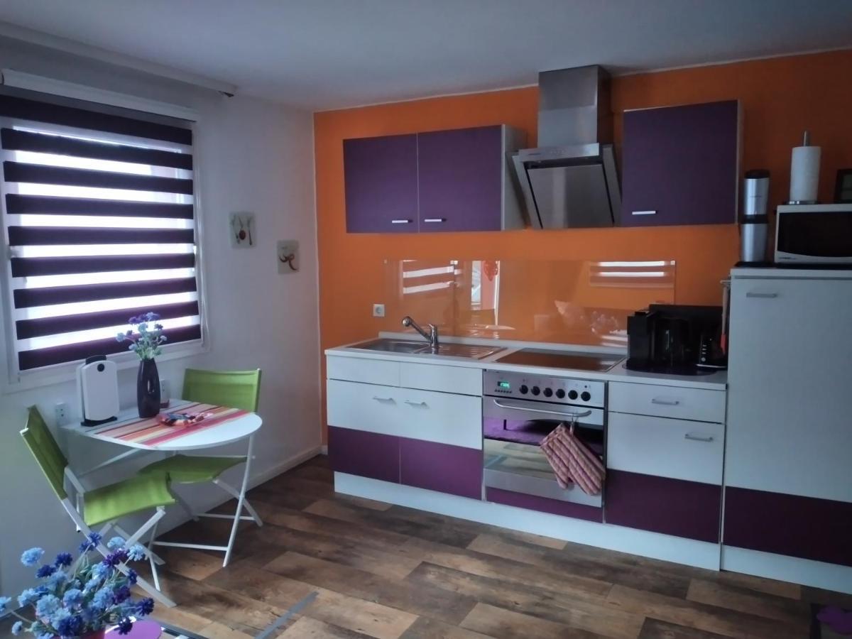 Ferienwohnung "Kunterbunt" Mit Burgblick Und Dachterrasse Monschau Bagian luar foto