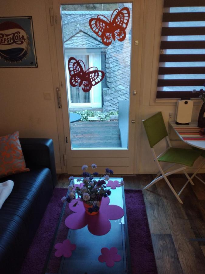 Ferienwohnung "Kunterbunt" Mit Burgblick Und Dachterrasse Monschau Bagian luar foto