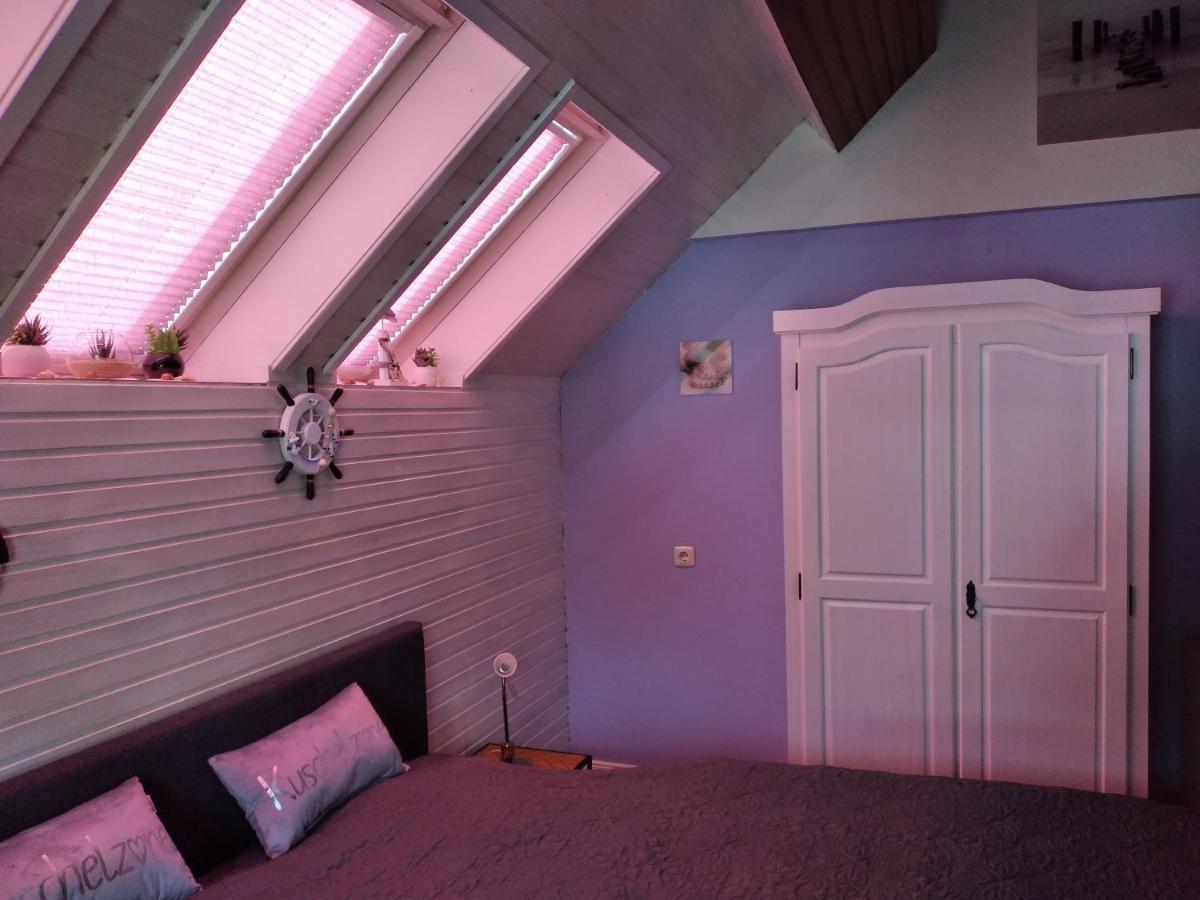 Ferienwohnung "Kunterbunt" Mit Burgblick Und Dachterrasse Monschau Bagian luar foto